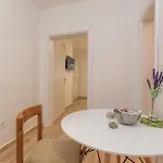 Lägenhet 2 Bedroom In Turanj