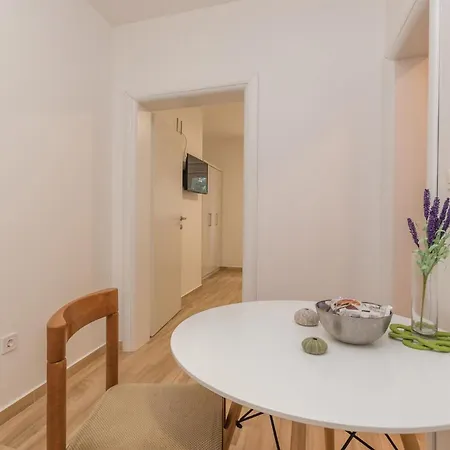 Apartament Beautiful In With Wifi Turanj