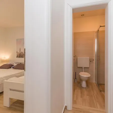 2 Bedroom In * Turanj