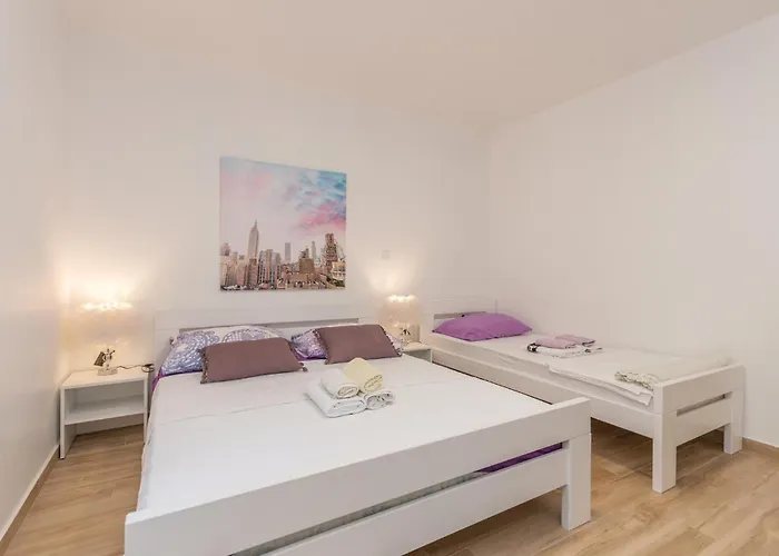 Apartment 2 Bedroom In Turanj