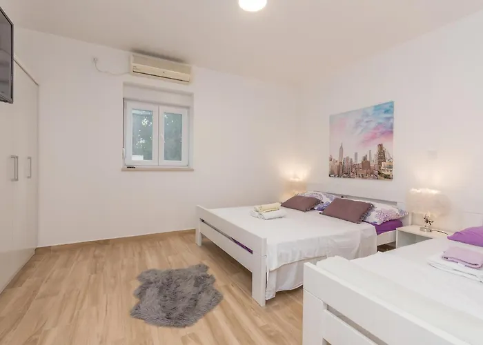 2 Bedroom In 투라니